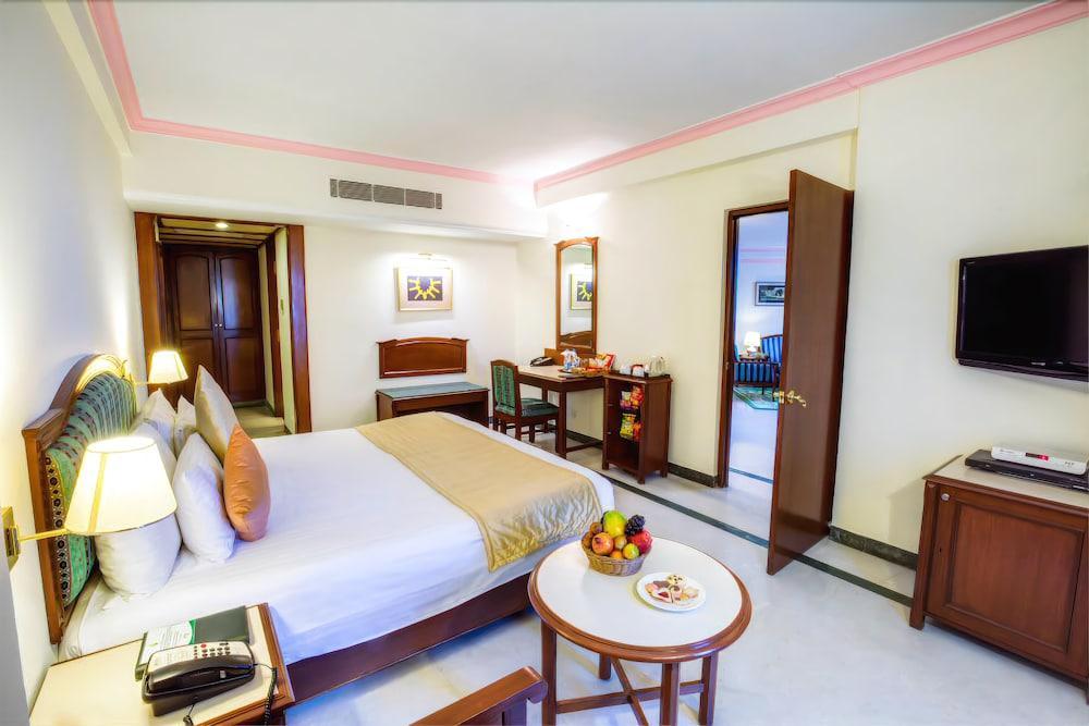 Hotel Radha Regent, Chennai Exterior foto