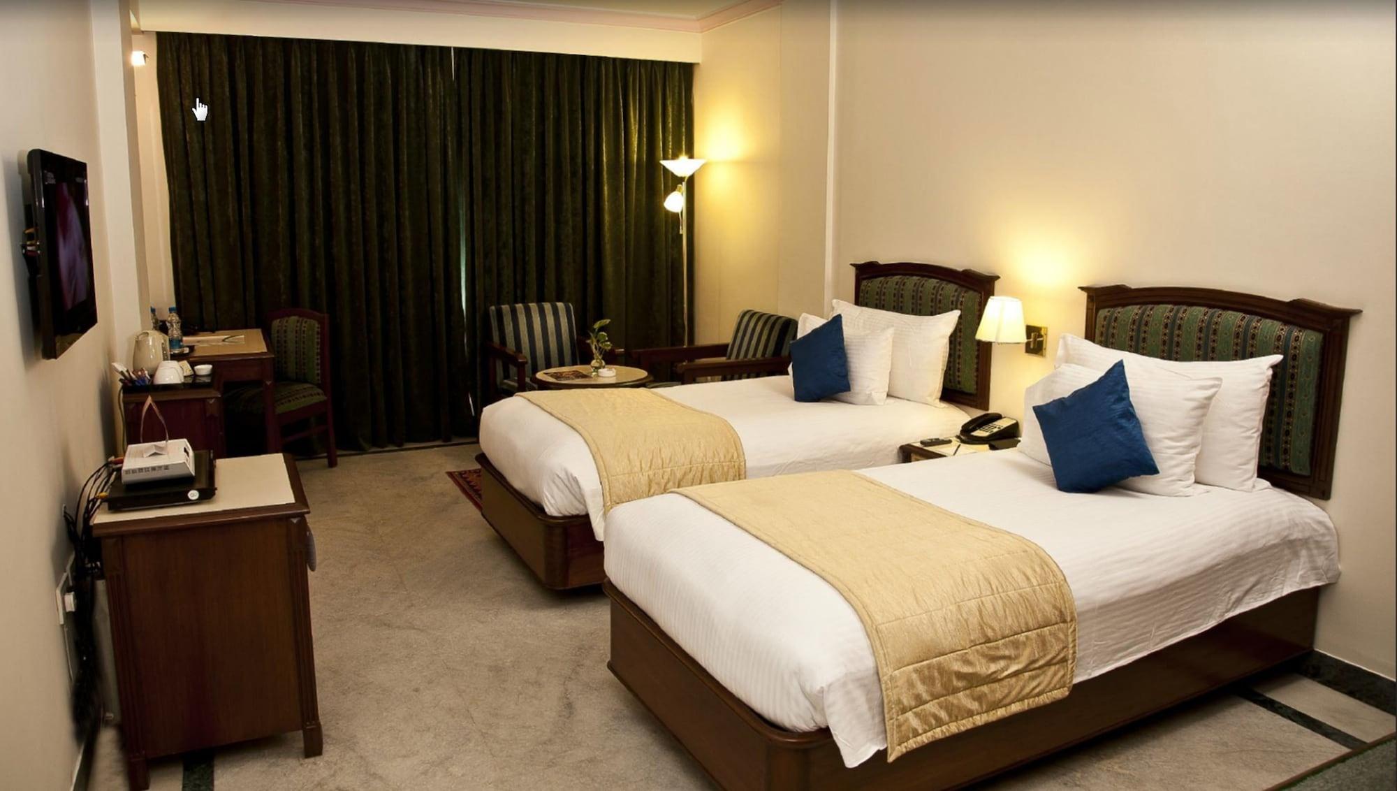 Hotel Radha Regent, Chennai Exterior foto