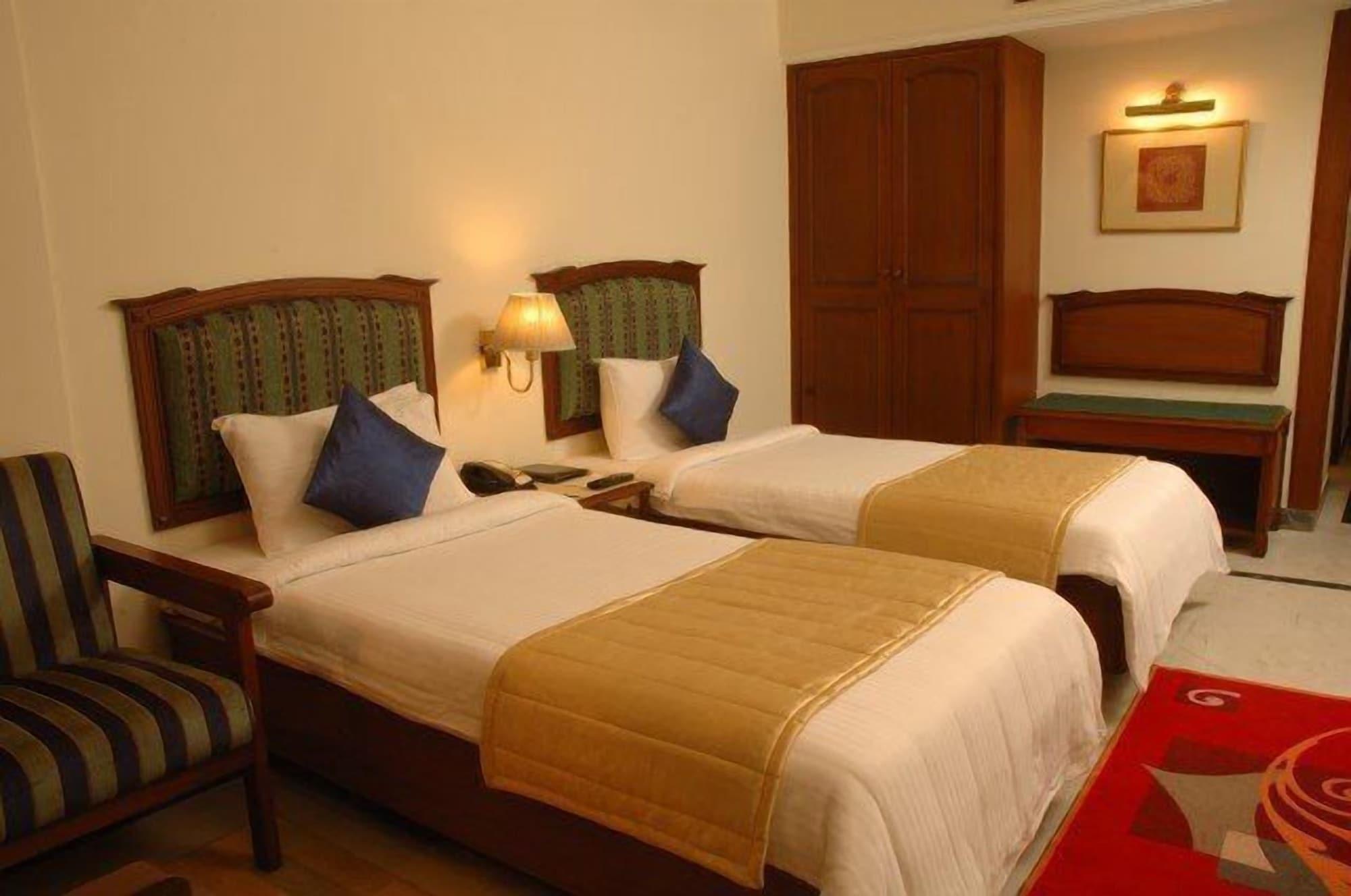 Hotel Radha Regent, Chennai Exterior foto