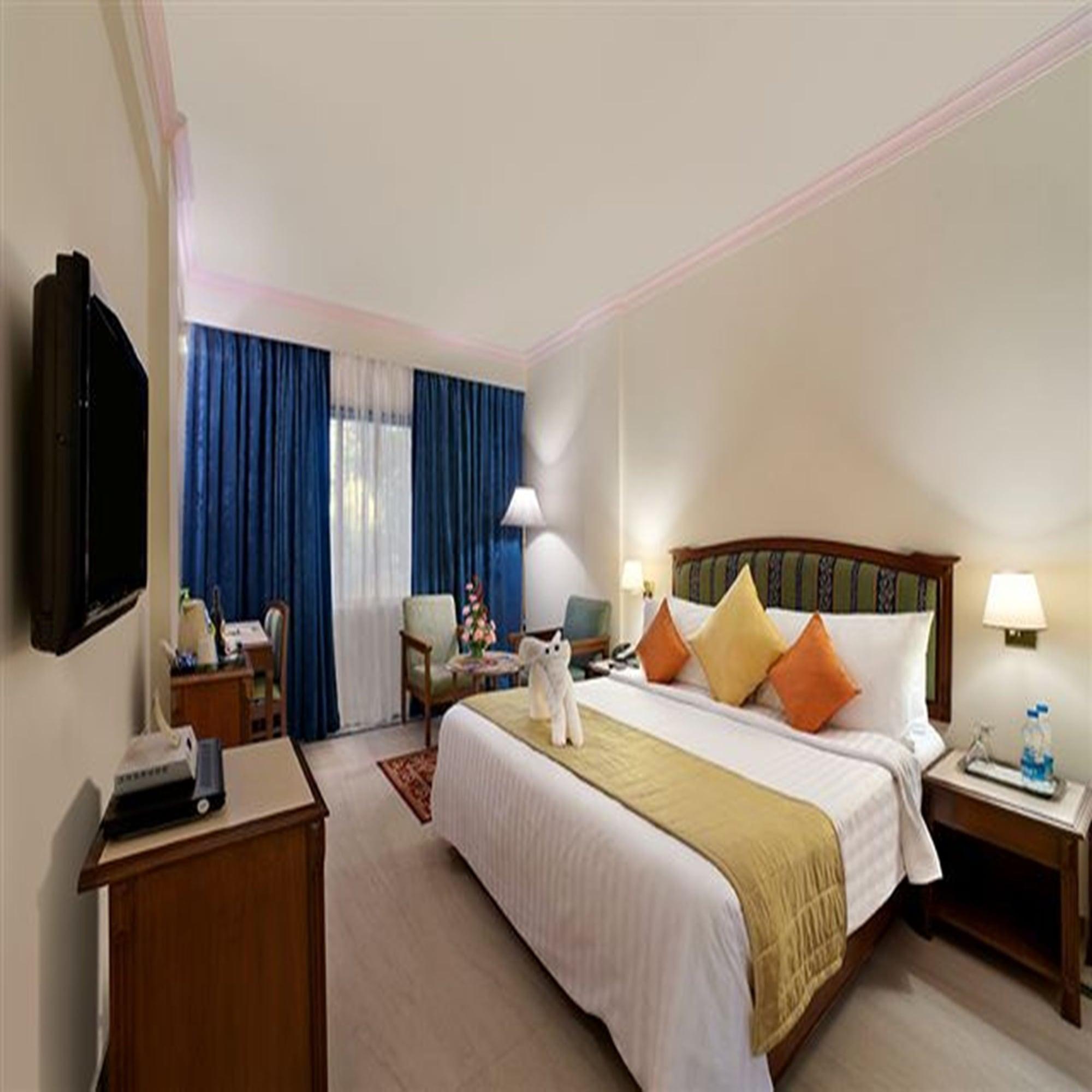 Hotel Radha Regent, Chennai Exterior foto