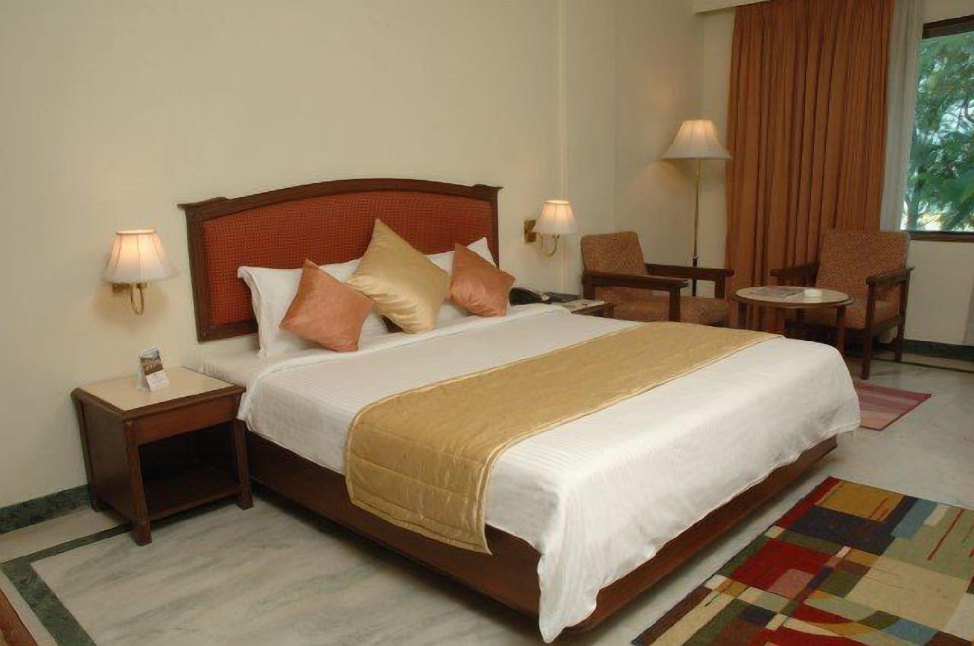 Hotel Radha Regent, Chennai Exterior foto