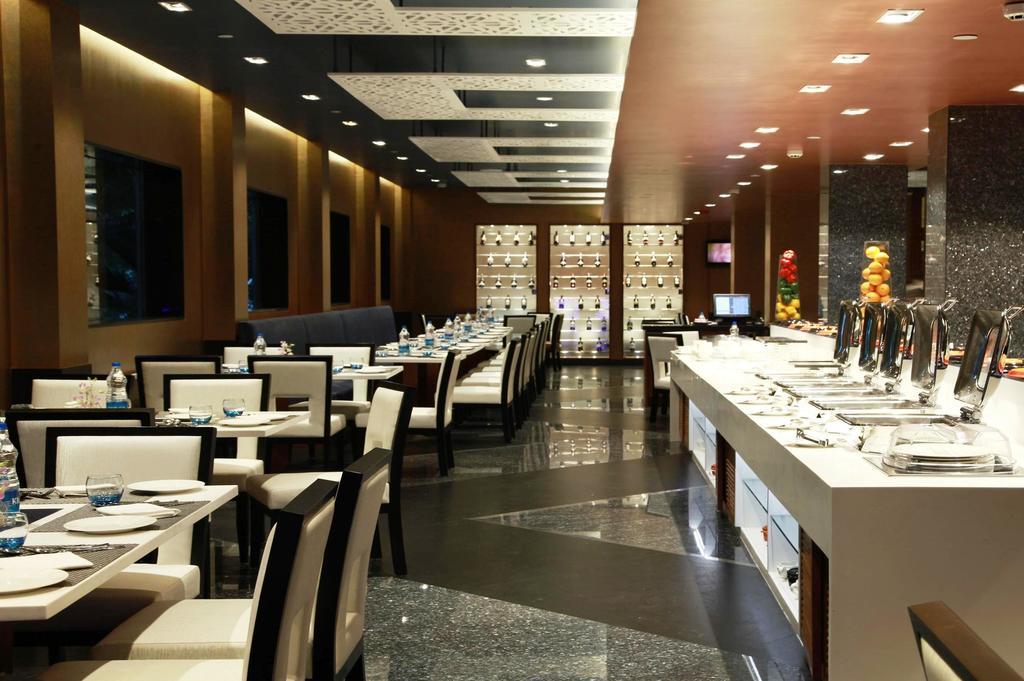 Hotel Radha Regent, Chennai Exterior foto